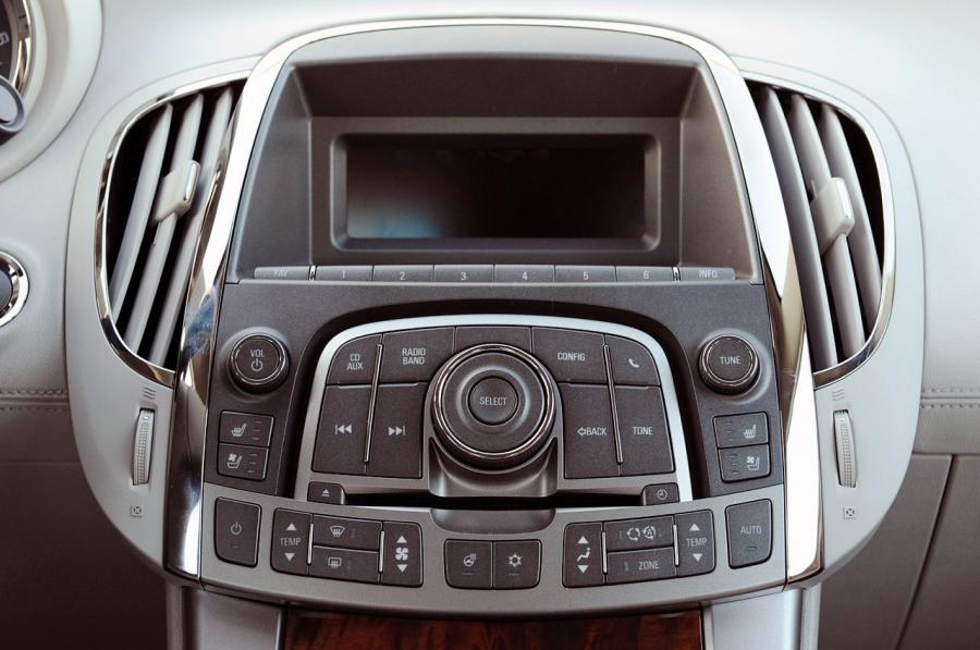 Детали интерьера Buick LaCrosse 2010 года  (NA) (фото 85 из 121)